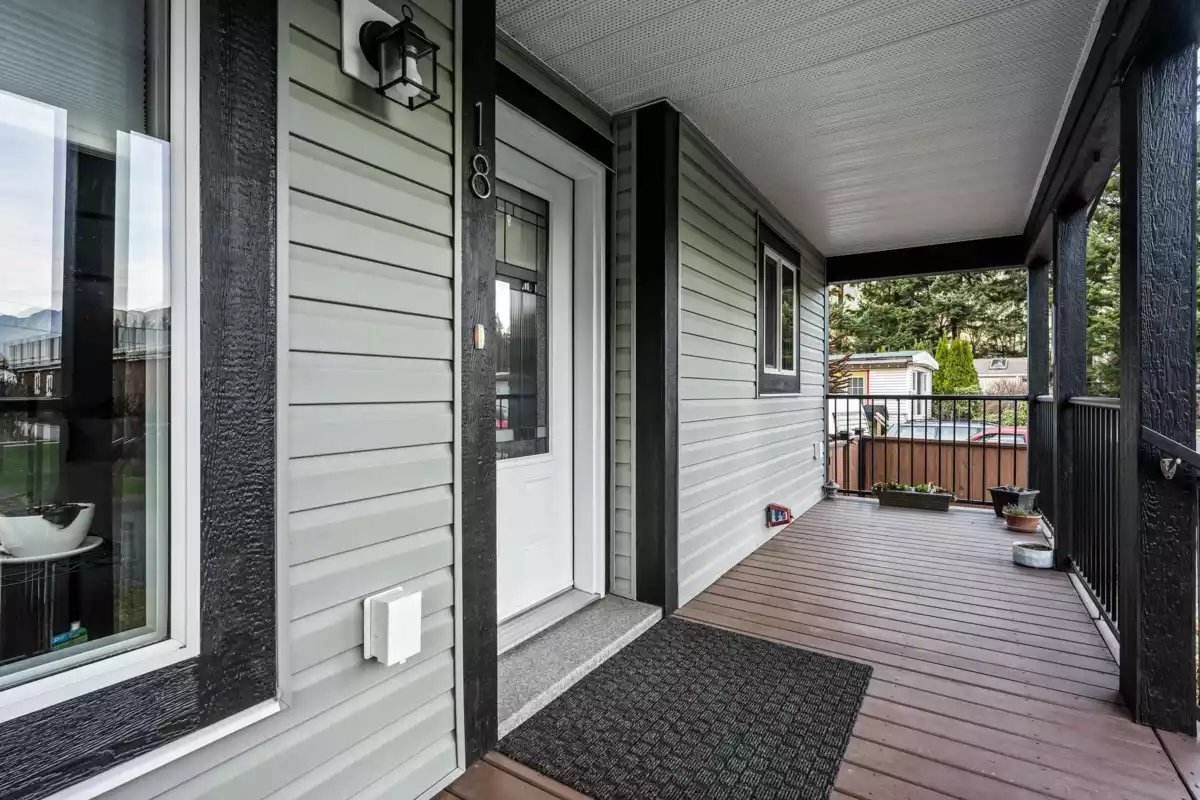 Living Room Photo of 18 63071 Flood Hope Road, Hope, BC