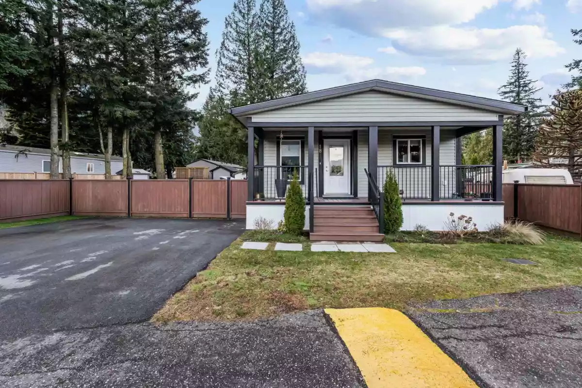 Outdoor Patio Photo of 18 63071 Flood Hope Road, Hope, BC