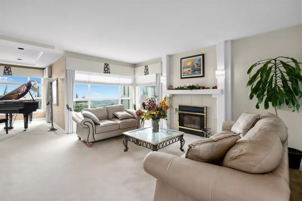 Kitchen Island Photo of 2966 Blackbear Court, Coquitlam, BC