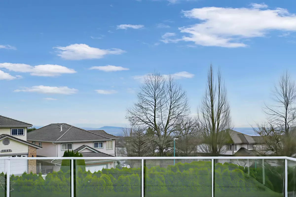 Swimming Pool Photo of 2966 Blackbear Court, Coquitlam, BC