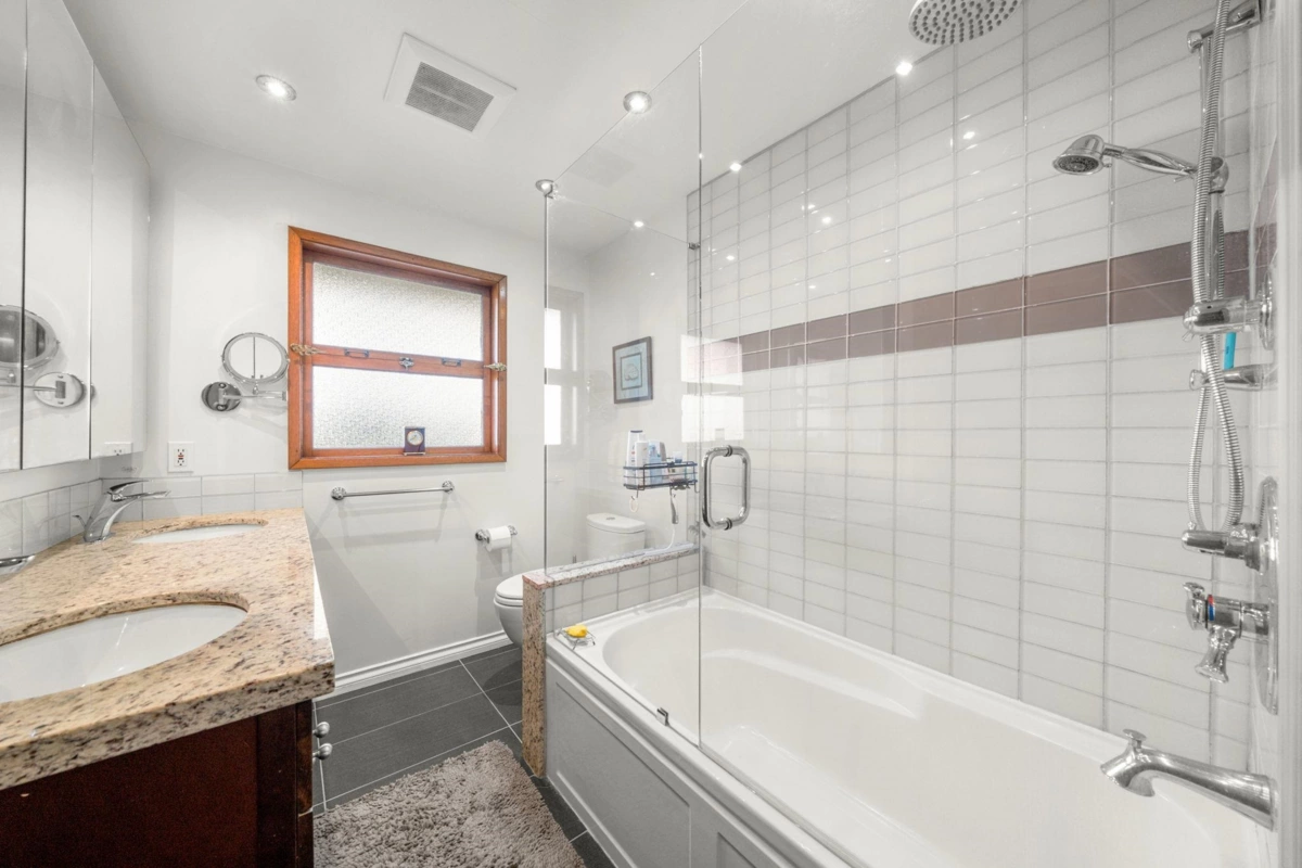 Entry Foyer Photo of 7656 Mckay Avenue, Burnaby, BC