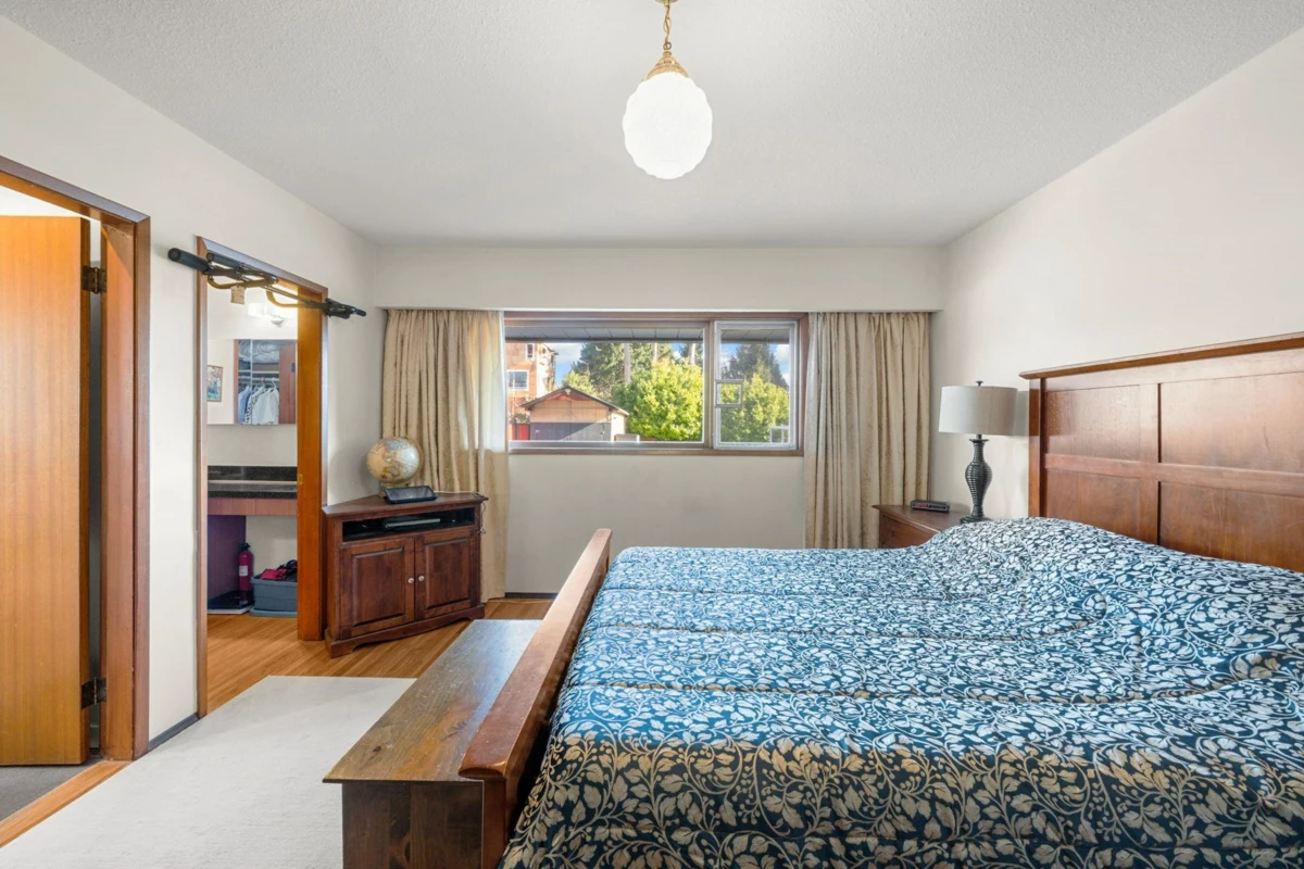 Powder Room Photo of 7656 Mckay Avenue, Burnaby, BC