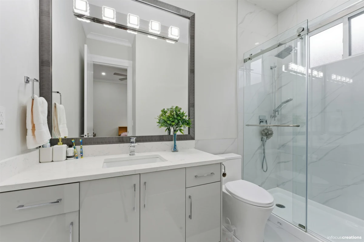 Entry Foyer Photo of 13414 60 Avenue, Surrey, BC