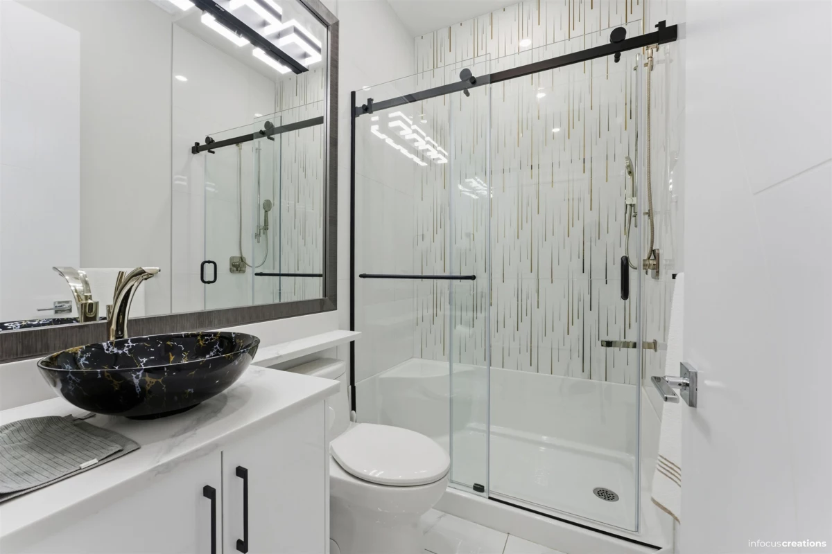 Kitchen Island Photo of 13414 60 Avenue, Surrey, BC