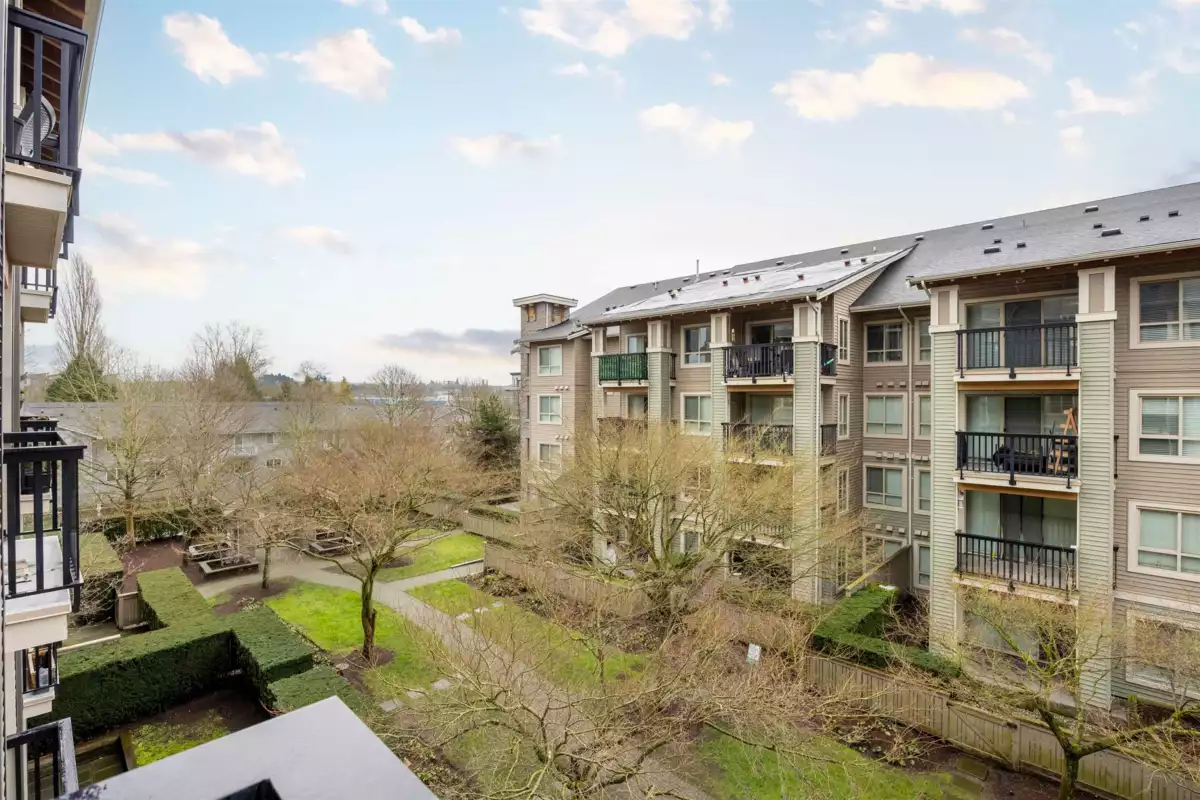 Entry Foyer Photo of 306 5655 210a, Langley, BC