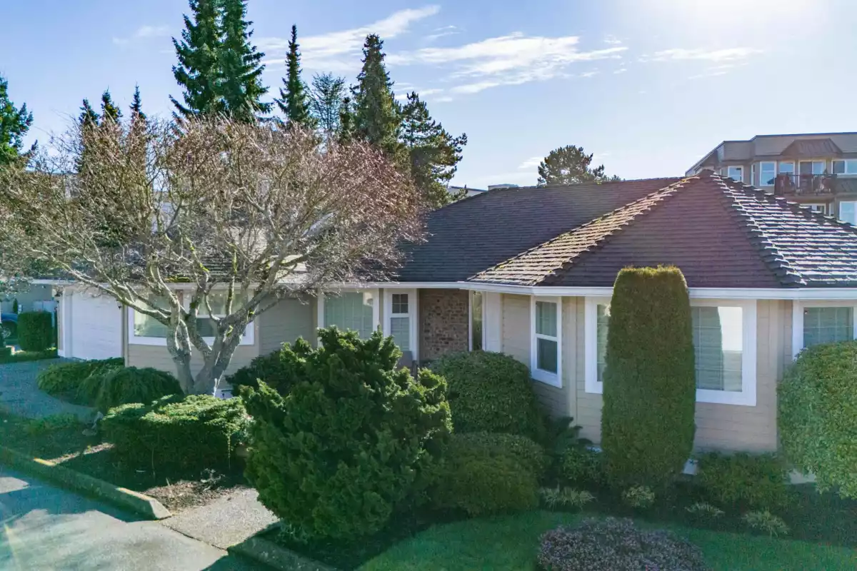 Dining Area Photo of 101 15121 19 Avenue, Surrey, BC