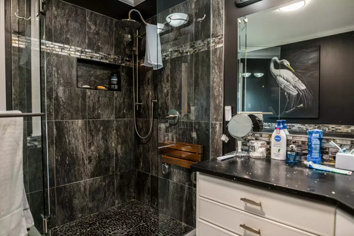 Entry Foyer Photo of 101 15121 19 Avenue, Surrey, BC