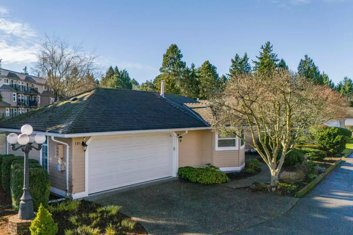Family Room Photo of 101 15121 19 Avenue, Surrey, BC