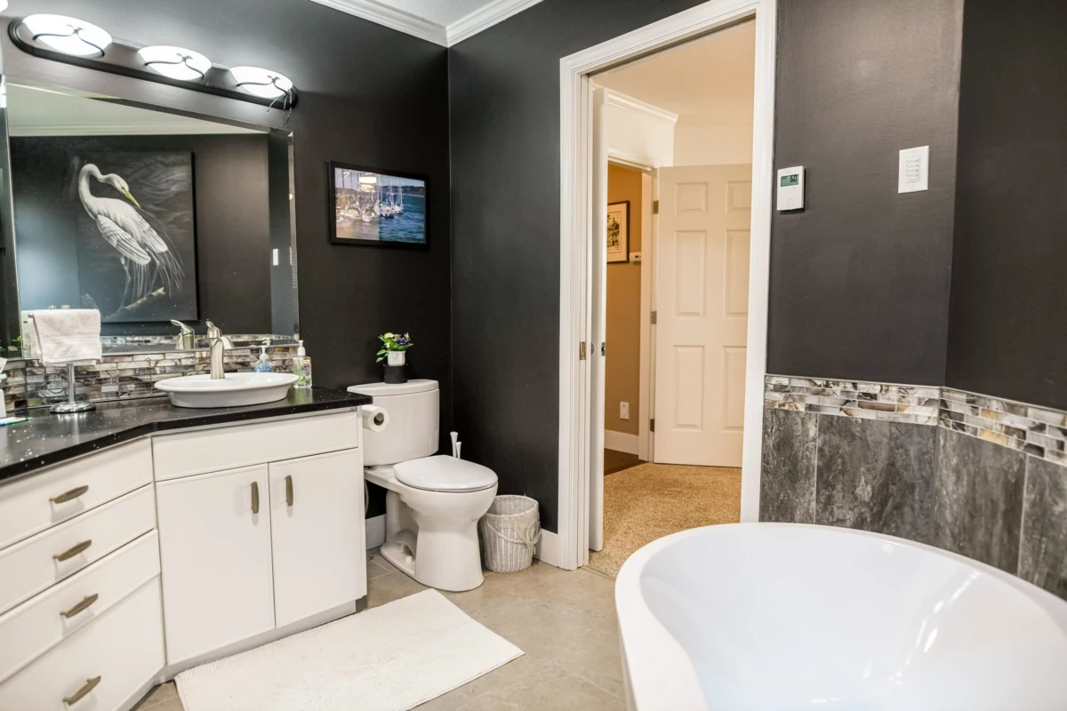 Hallway Photo of 101 15121 19 Avenue, Surrey, BC