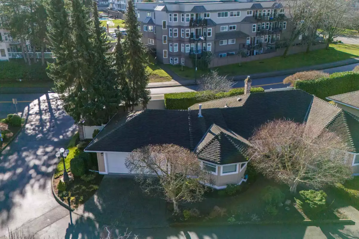 Kitchen Photo of 101 15121 19 Avenue, Surrey, BC