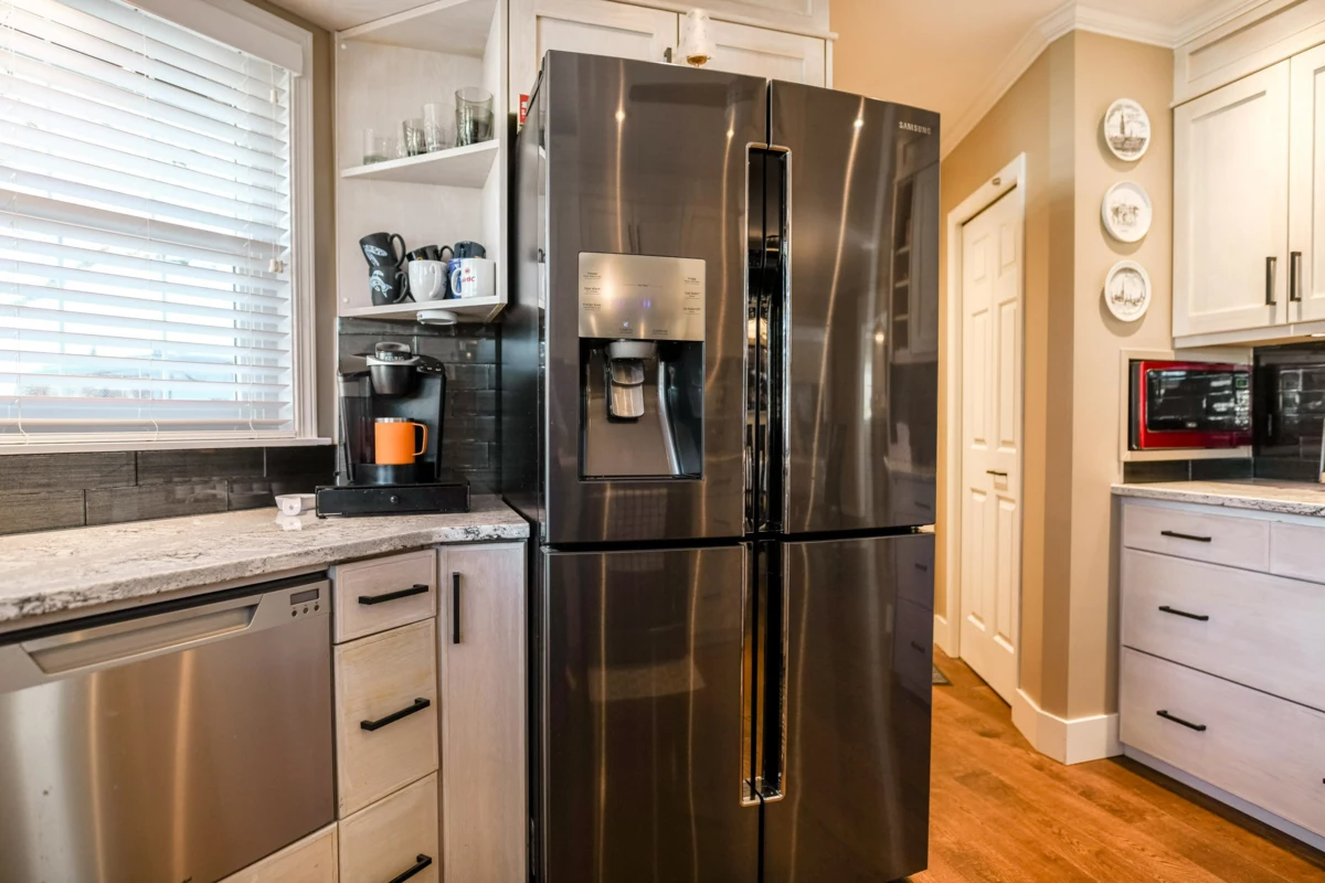 Powder Room Photo of 101 15121 19 Avenue, Surrey, BC