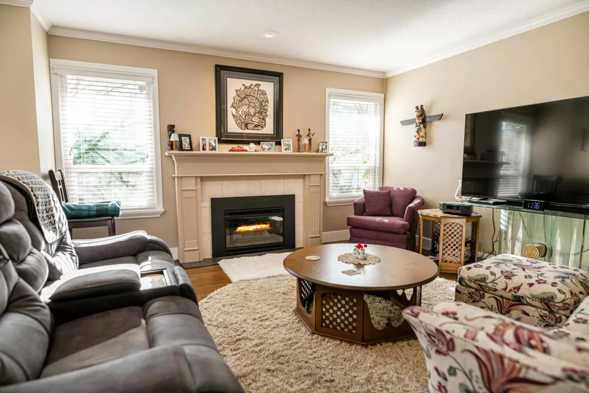 Primary Bathroom Photo of 101 15121 19 Avenue, Surrey, BC