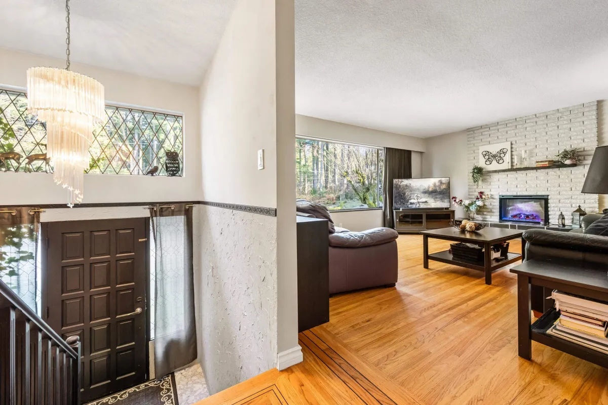Dining Area Photo of 2560 Haversley Avenue, Coquitlam, BC