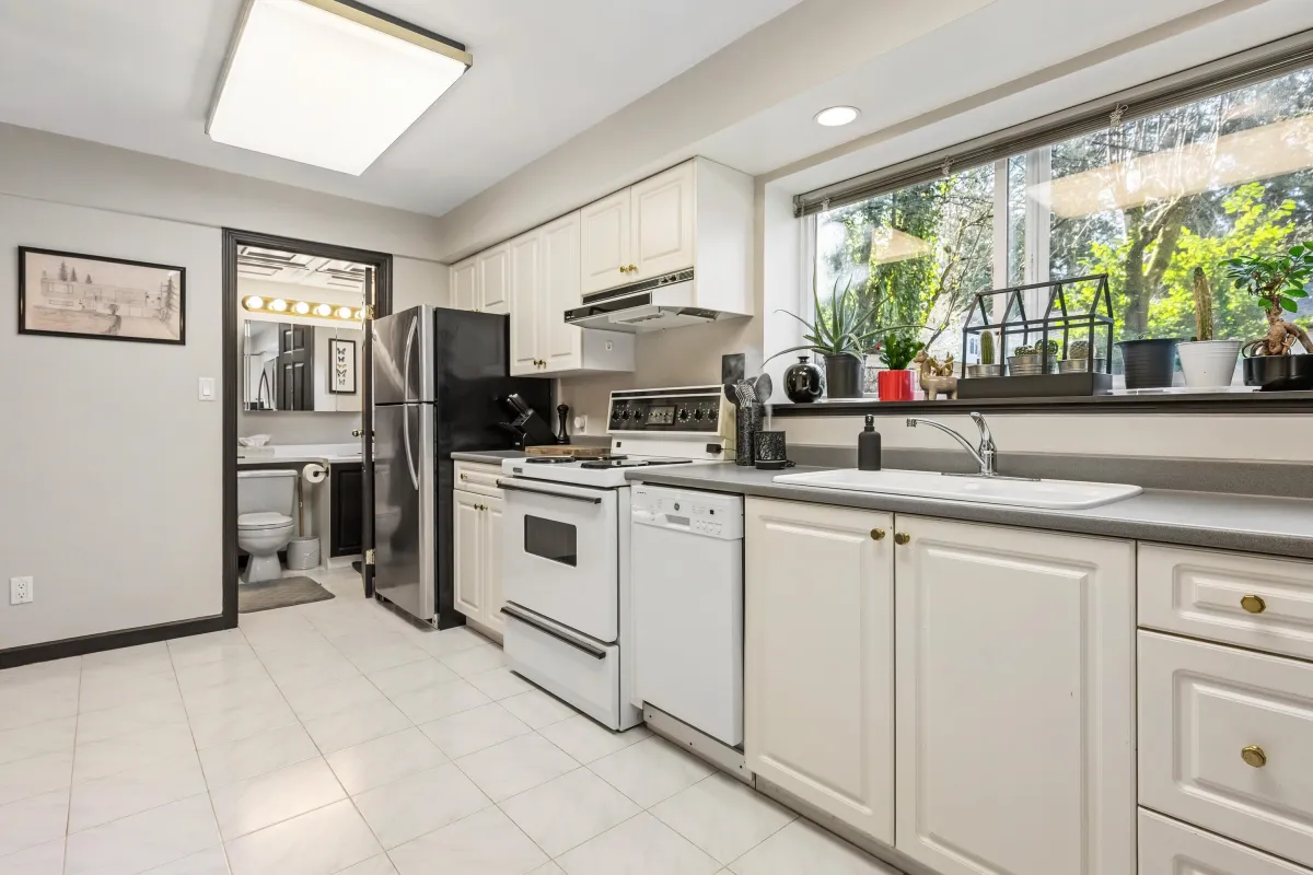 Garage Interior Photo of 2560 Haversley Avenue, Coquitlam, BC