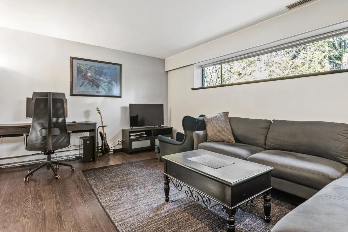 Swimming Pool Photo of 2560 Haversley Avenue, Coquitlam, BC