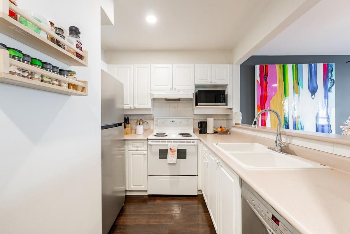 Kitchen Island Photo of 203 2140 W 12th Street, Vancouver, BC