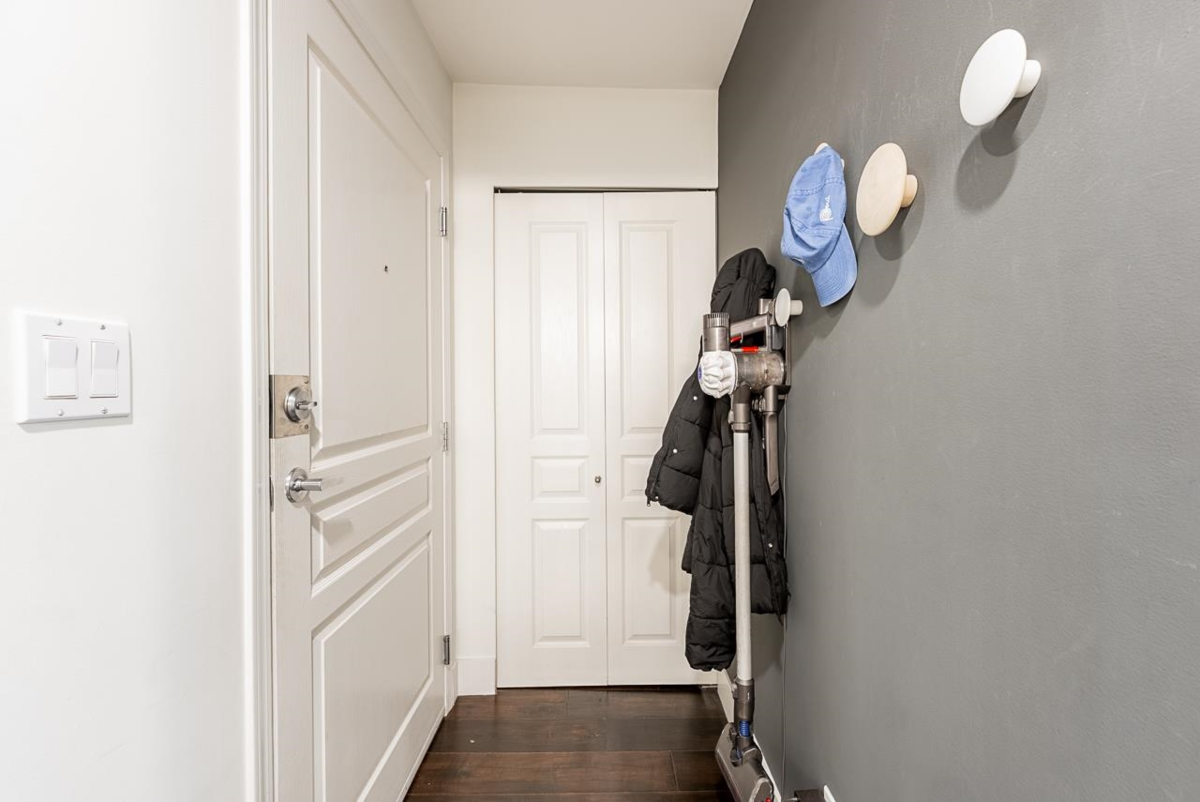 Powder Room Photo of 203 2140 W 12th Street, Vancouver, BC