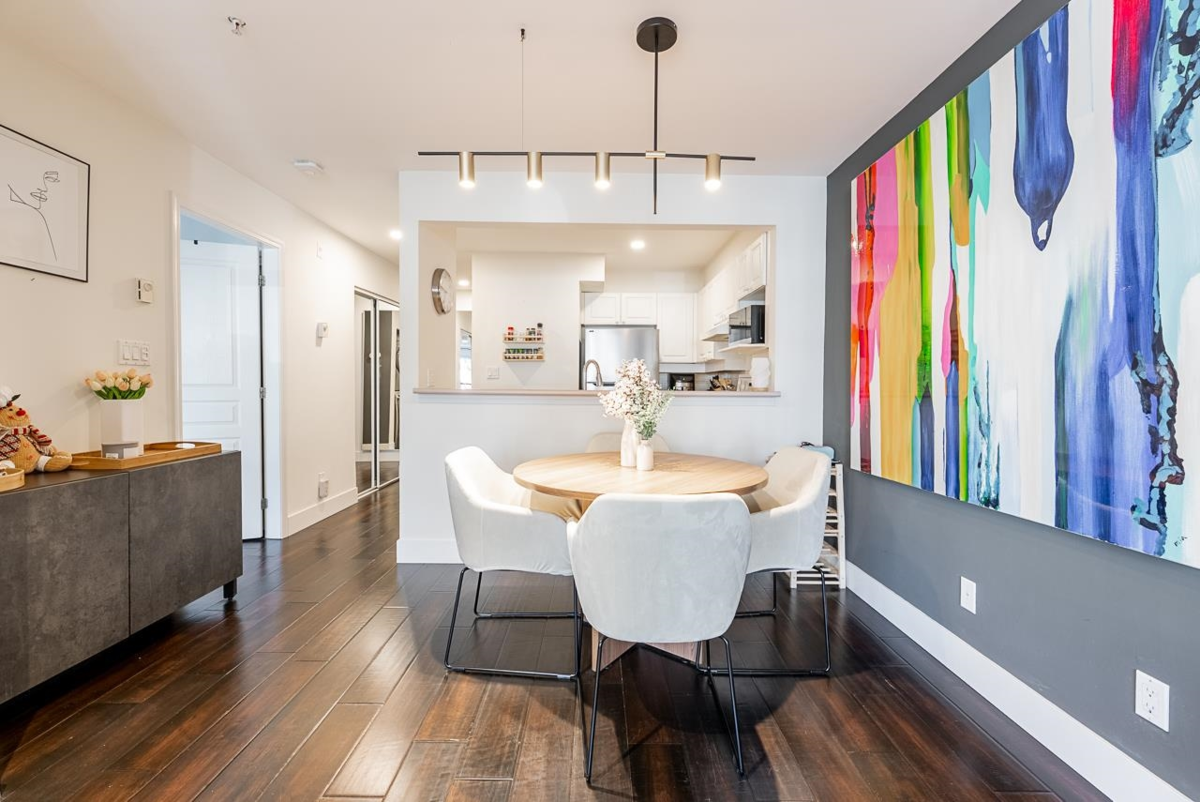 Primary Bathroom Photo of 203 2140 W 12th Street, Vancouver, BC