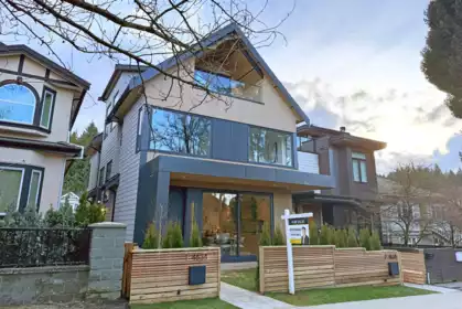 1 4634 W 15th Avenue, Vancouver, BC, Point Grey — 4 bed half duplex for sale