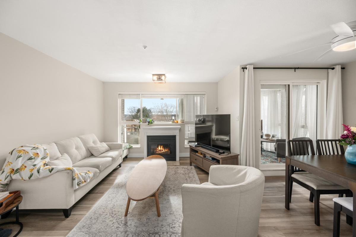 Breakfast Nook Photo of 306 6390 196 Street, Langley, BC