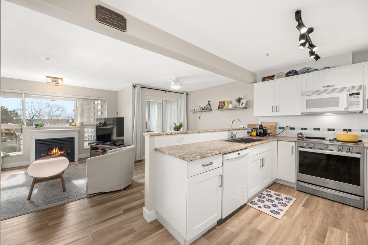 Dining Area Photo of 306 6390 196 Street, Langley, BC