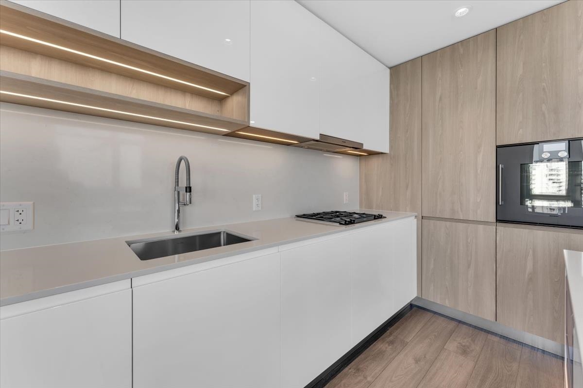 Kitchen Island Photo of 1001 6300 Minoru Boulevard, Richmond, BC