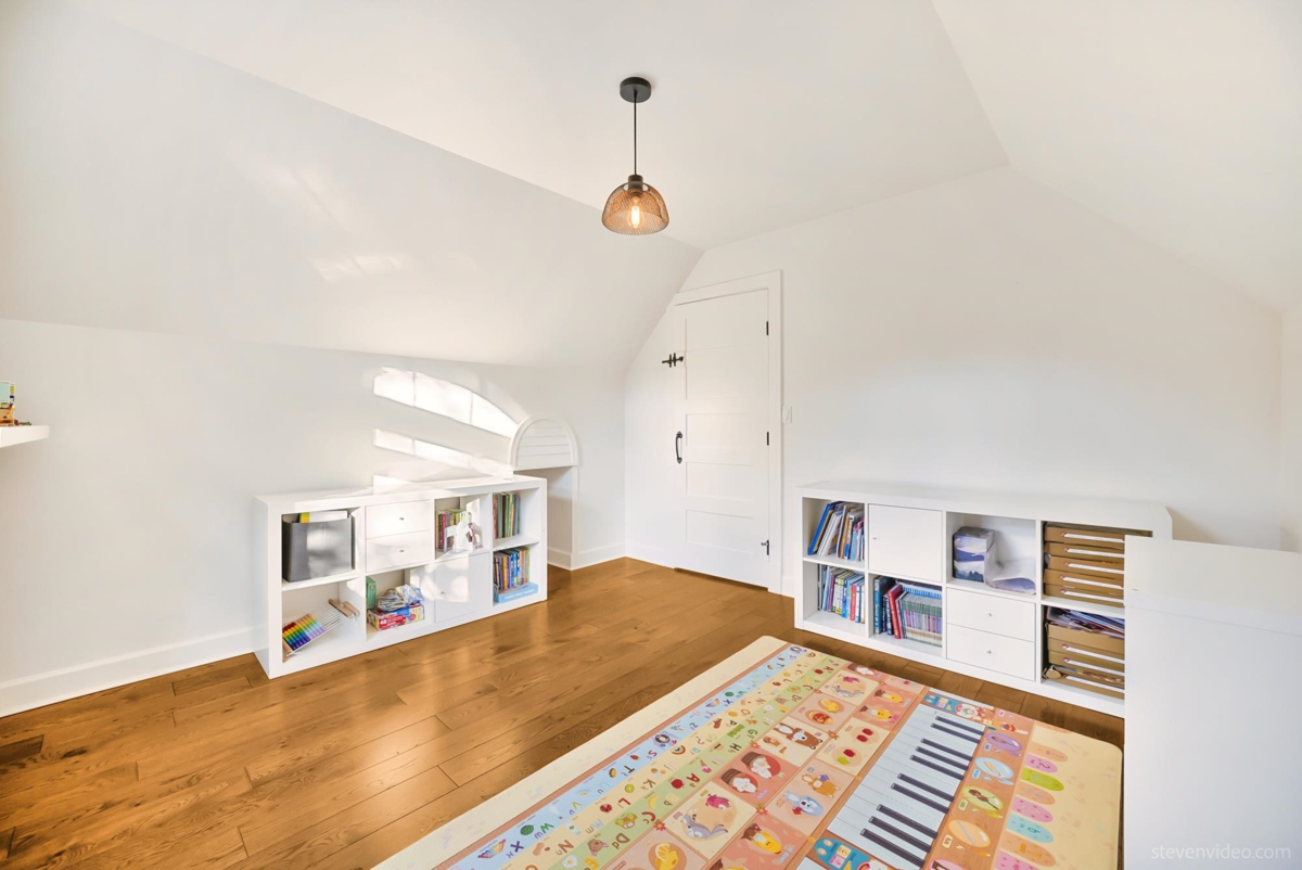 Laundry Room Photo of 3668 159a Street, Surrey, BC