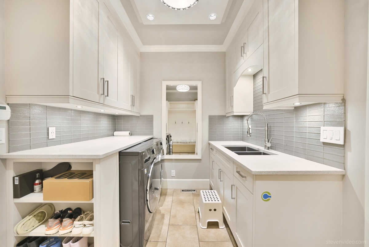 Walk-In Closet Photo of 3668 159a Street, Surrey, BC