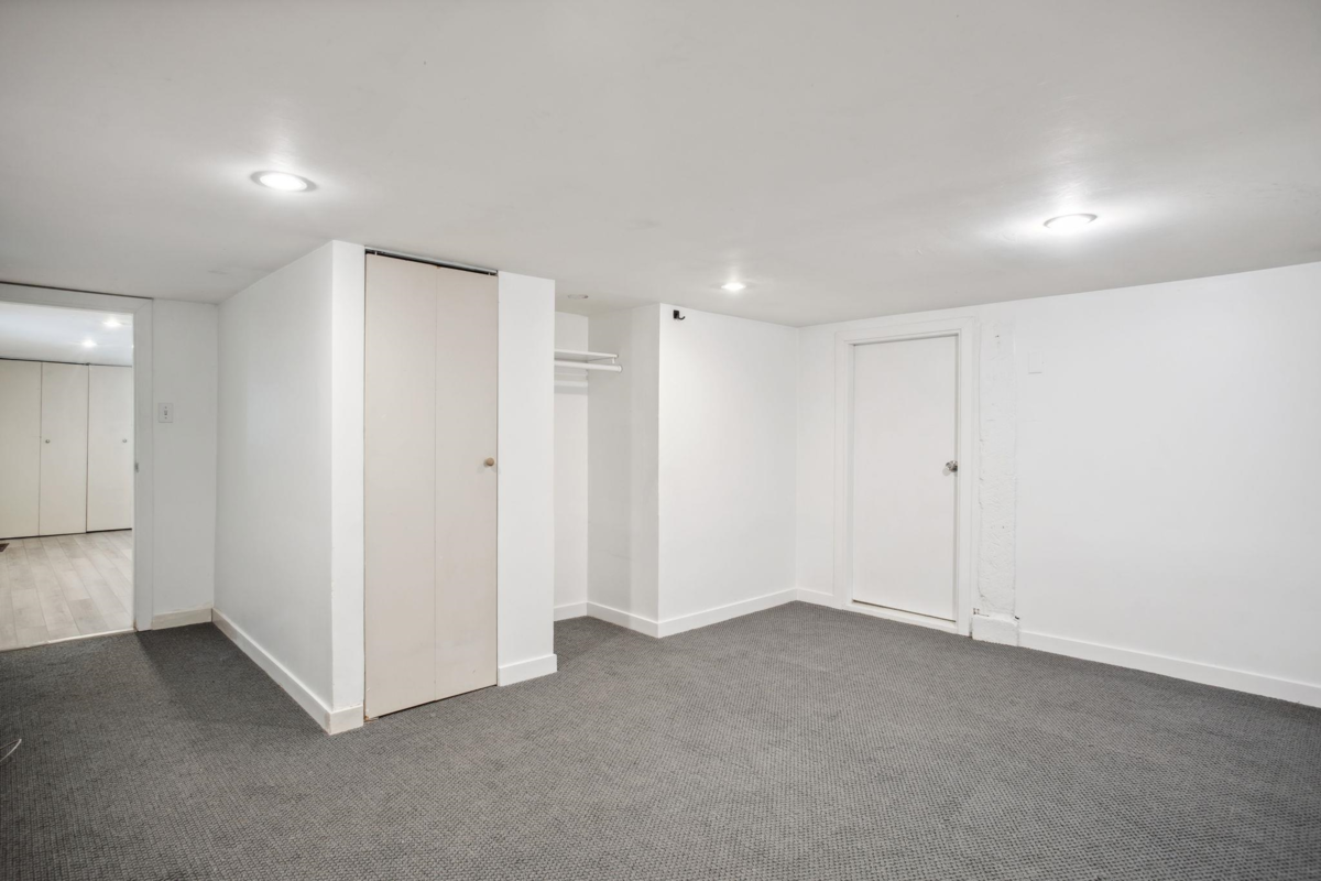 Entry Foyer Photo of 3617 Adanac Street, Vancouver, BC