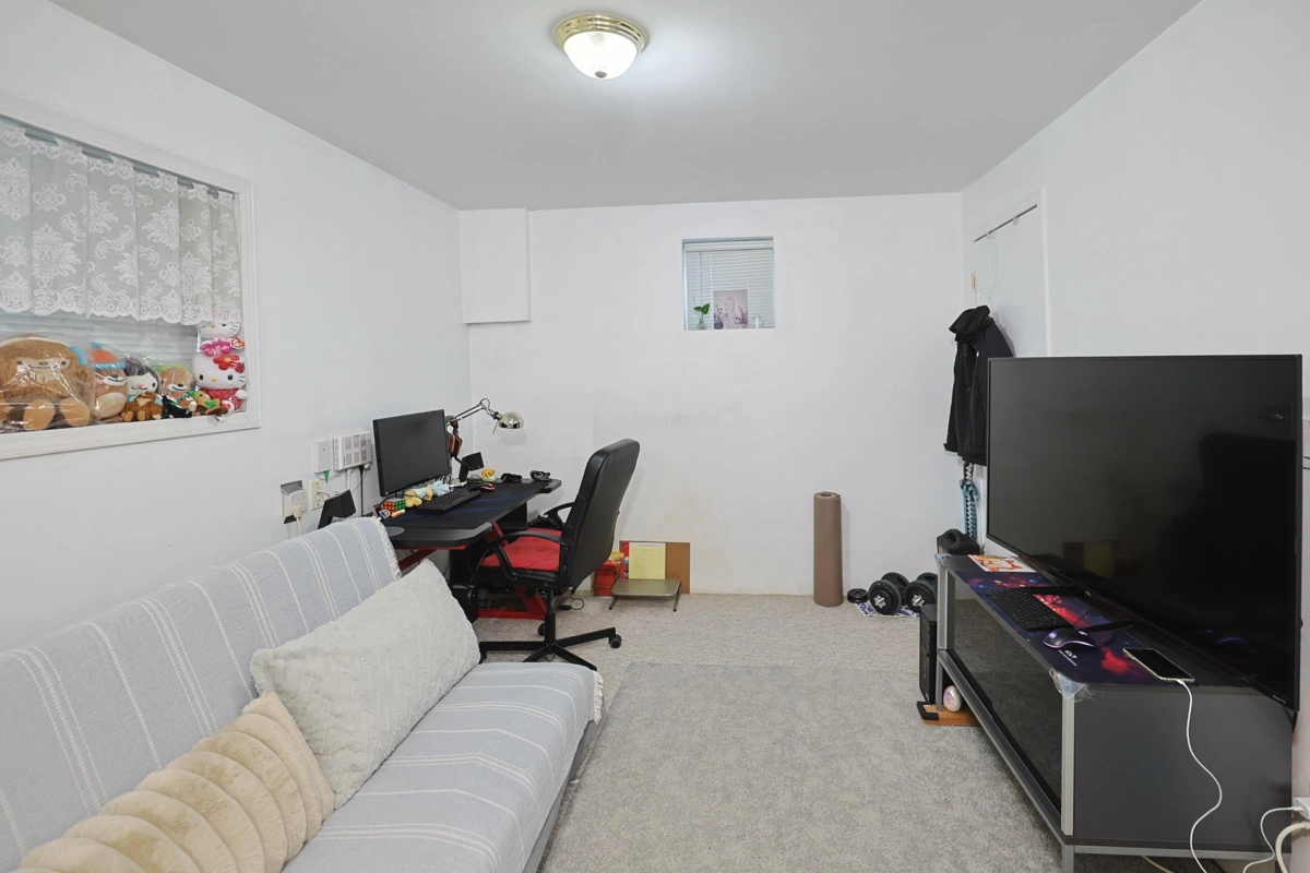 Breakfast Nook Photo of 2584 E Georgia Street, Vancouver, BC