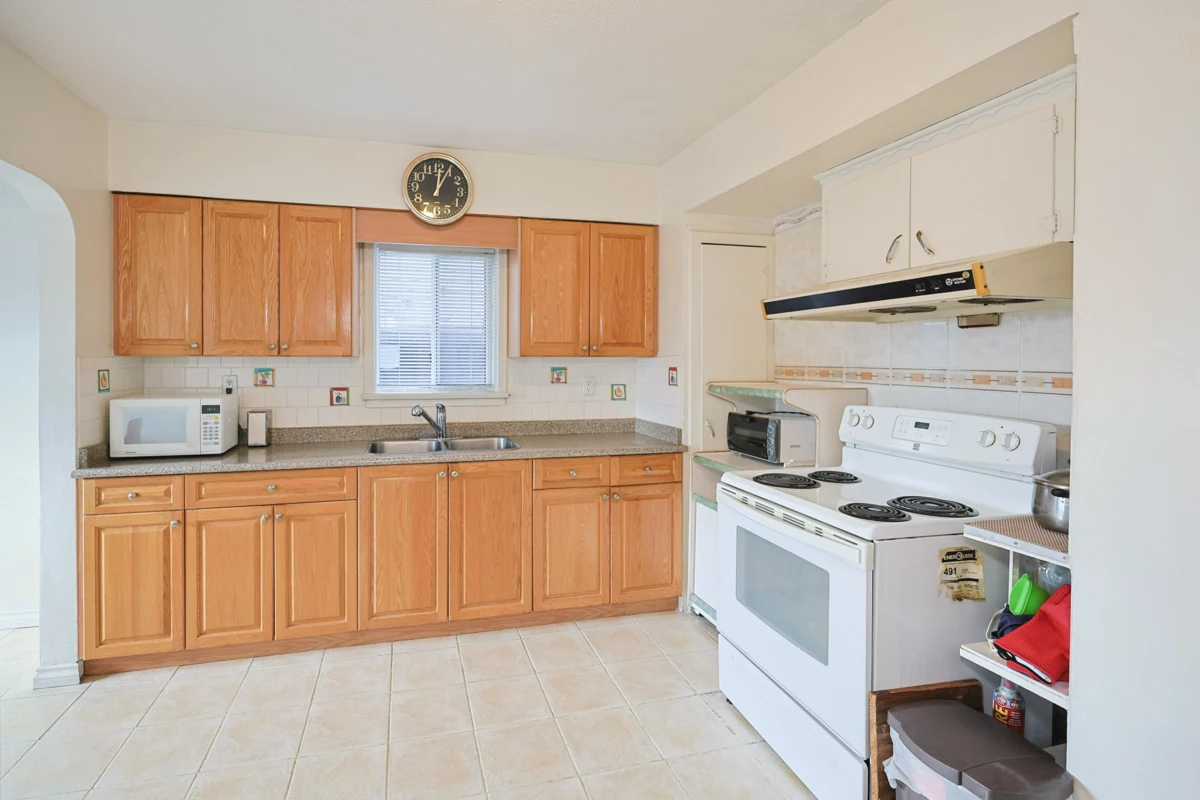 Dining Area Photo of 2584 E Georgia Street, Vancouver, BC