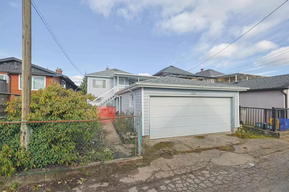 Guest Bathroom Photo of 2584 E Georgia Street, Vancouver, BC