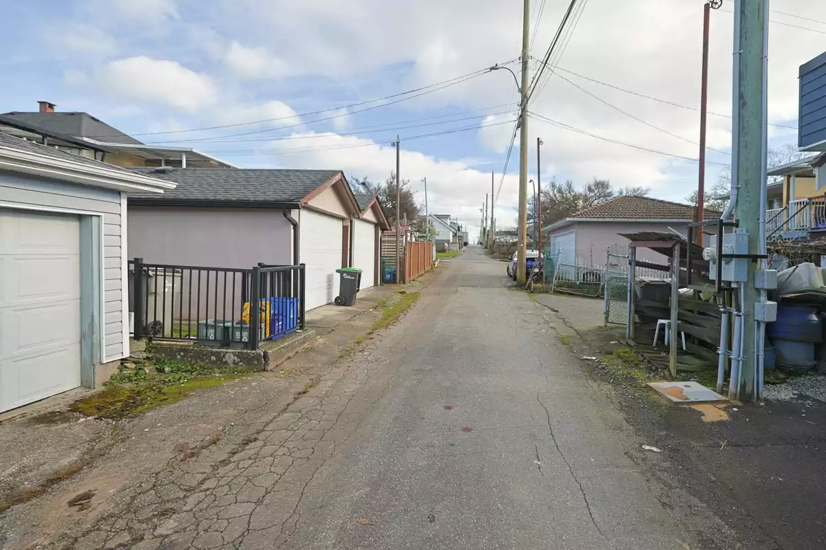 Powder Room Photo of 2584 E Georgia Street, Vancouver, BC