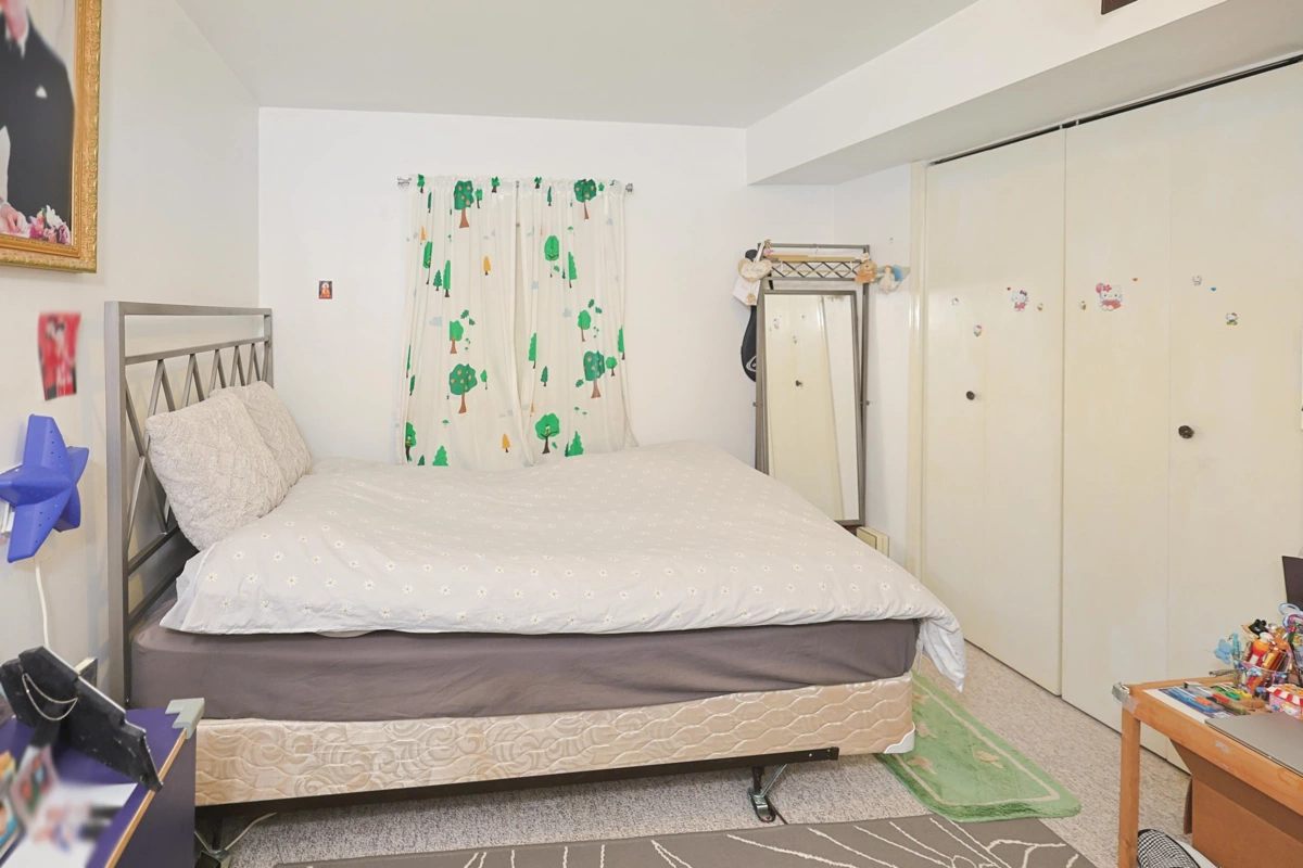 Primary Bathroom Photo of 2584 E Georgia Street, Vancouver, BC