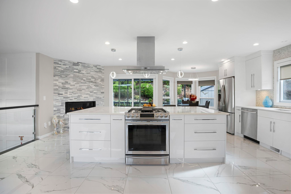 Walk-In Closet Photo of 2268 Nacht Avenue, Port Coquitlam, BC