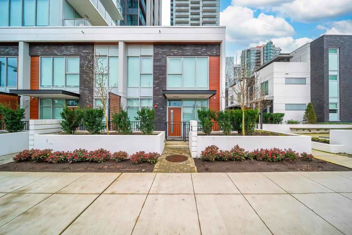 Exterior Front Photo of TH17 13428 105 Ave, Surrey, BC