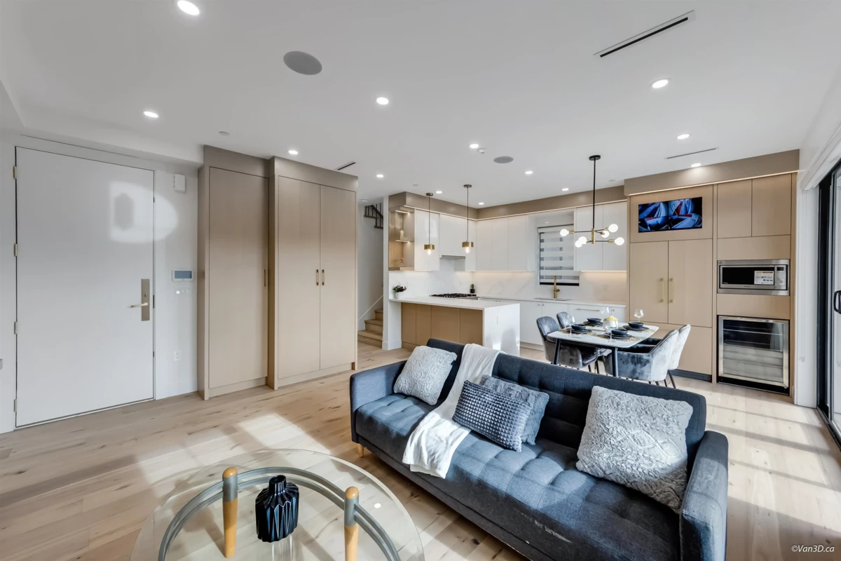 Dining Area Photo of 2 150 E 51st Avenue, Vancouver, BC