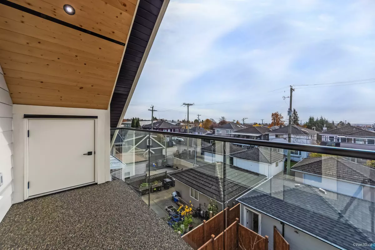 Entry Foyer Photo of 2 150 E 51st Avenue, Vancouver, BC
