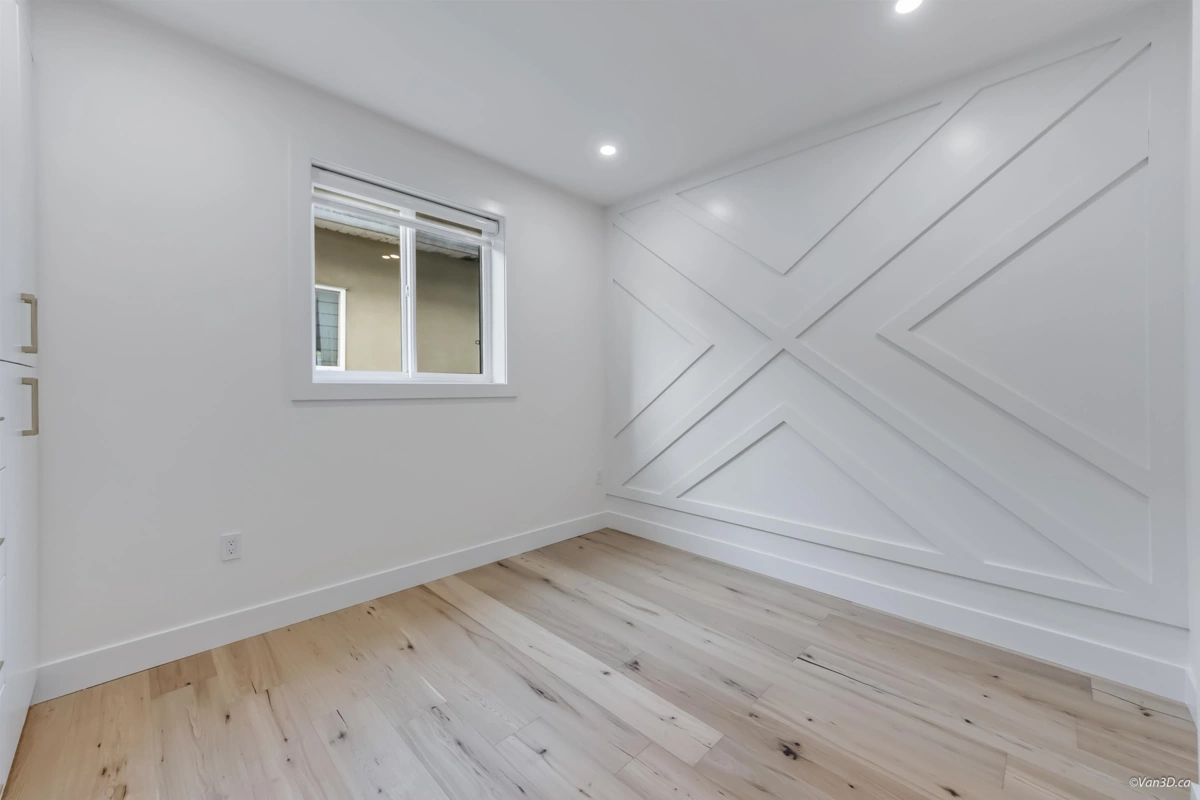 Walk-In Closet Photo of 2 150 E 51st Avenue, Vancouver, BC