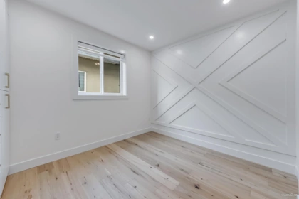 Walk-In Closet Photo of 2 150 E 51st Avenue, Vancouver, BC