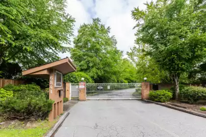 Hallway Photo of 118 6841 138 Street, Surrey, BC