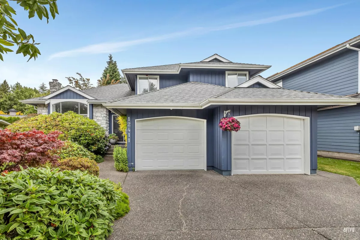 Living Room Photo of 12411 Ocean Breeze Place, Surrey, BC