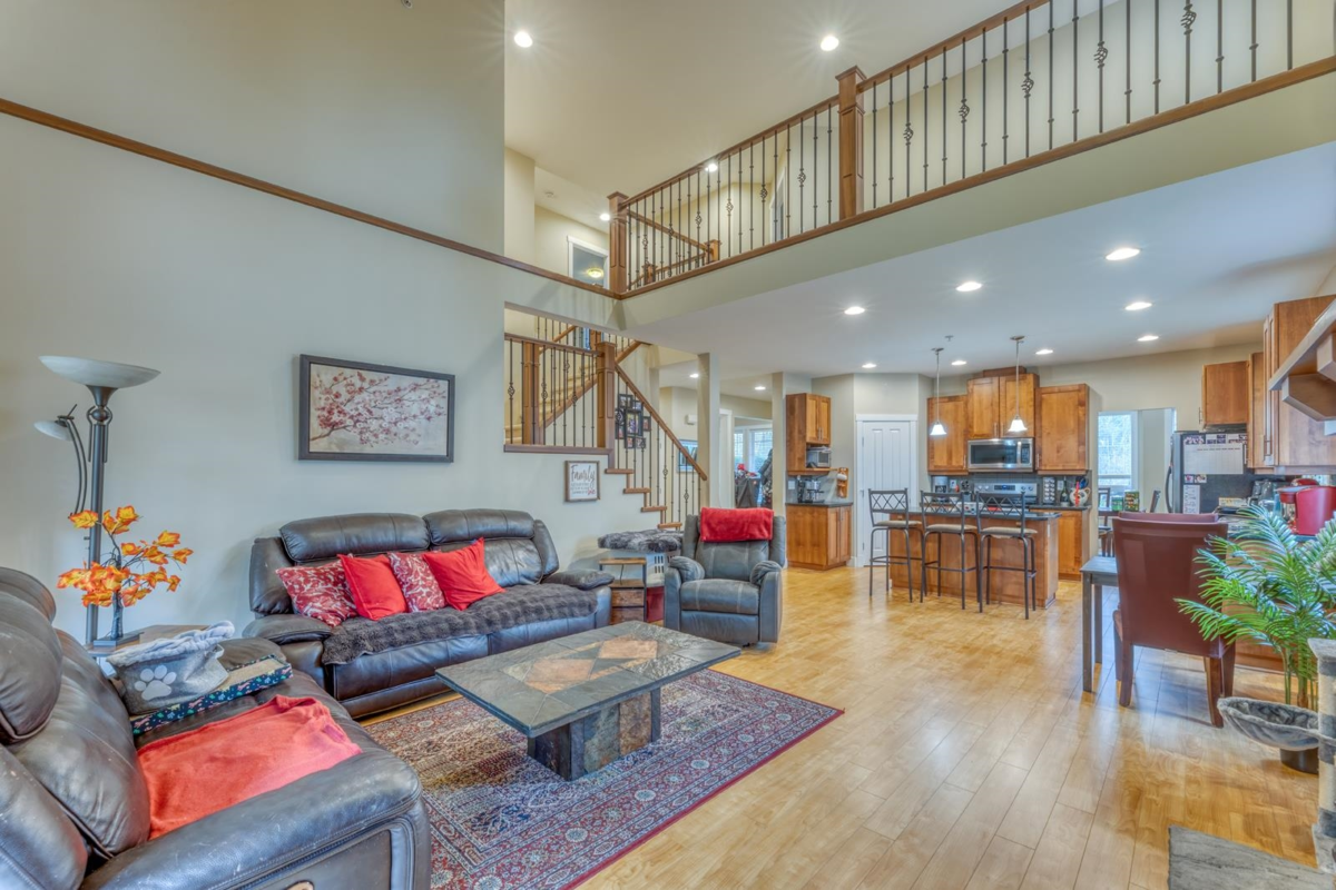 Breakfast Nook Photo of 22834 Foreman Drive, Maple Ridge, BC