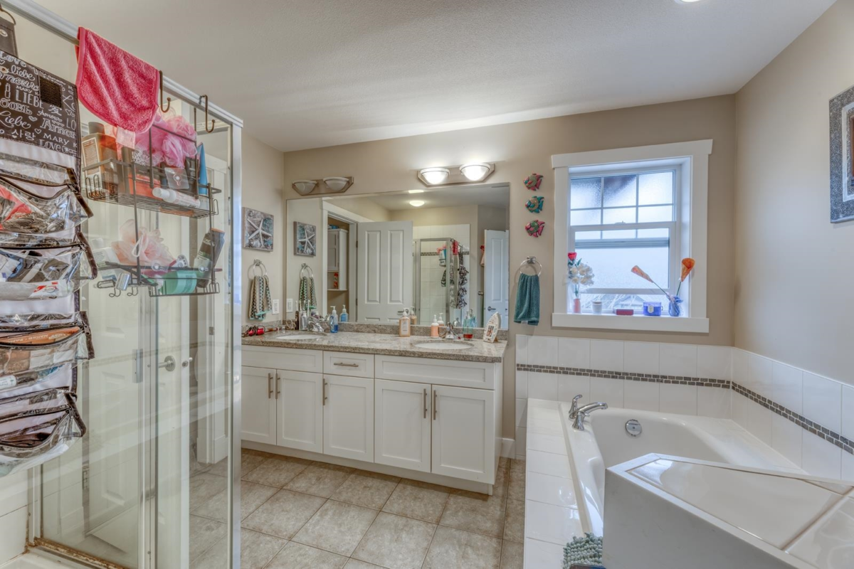 Guest Bathroom Photo of 22834 Foreman Drive, Maple Ridge, BC
