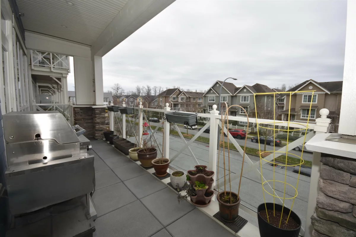 Entry Foyer Photo of 229 5535 Admiral Way, Delta, BC