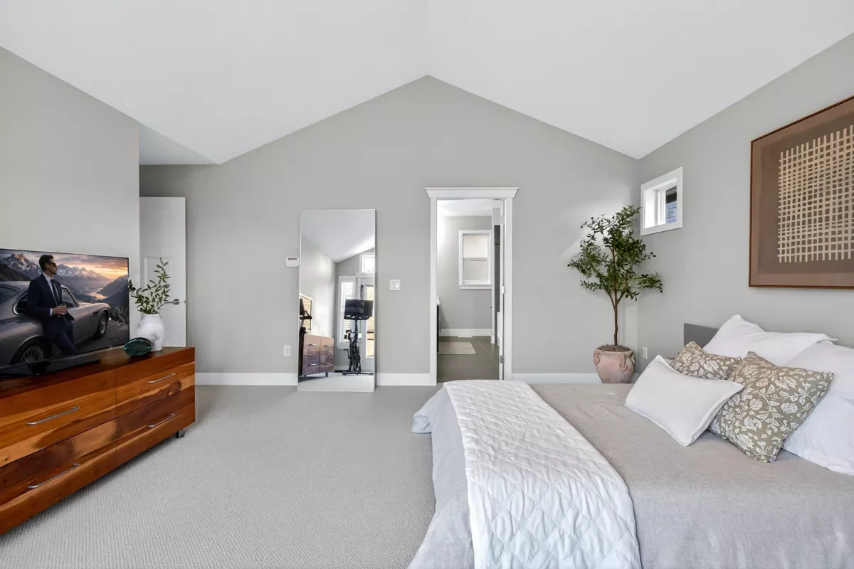 Front Yard Photo of 16088 28b Avenue, Surrey, BC