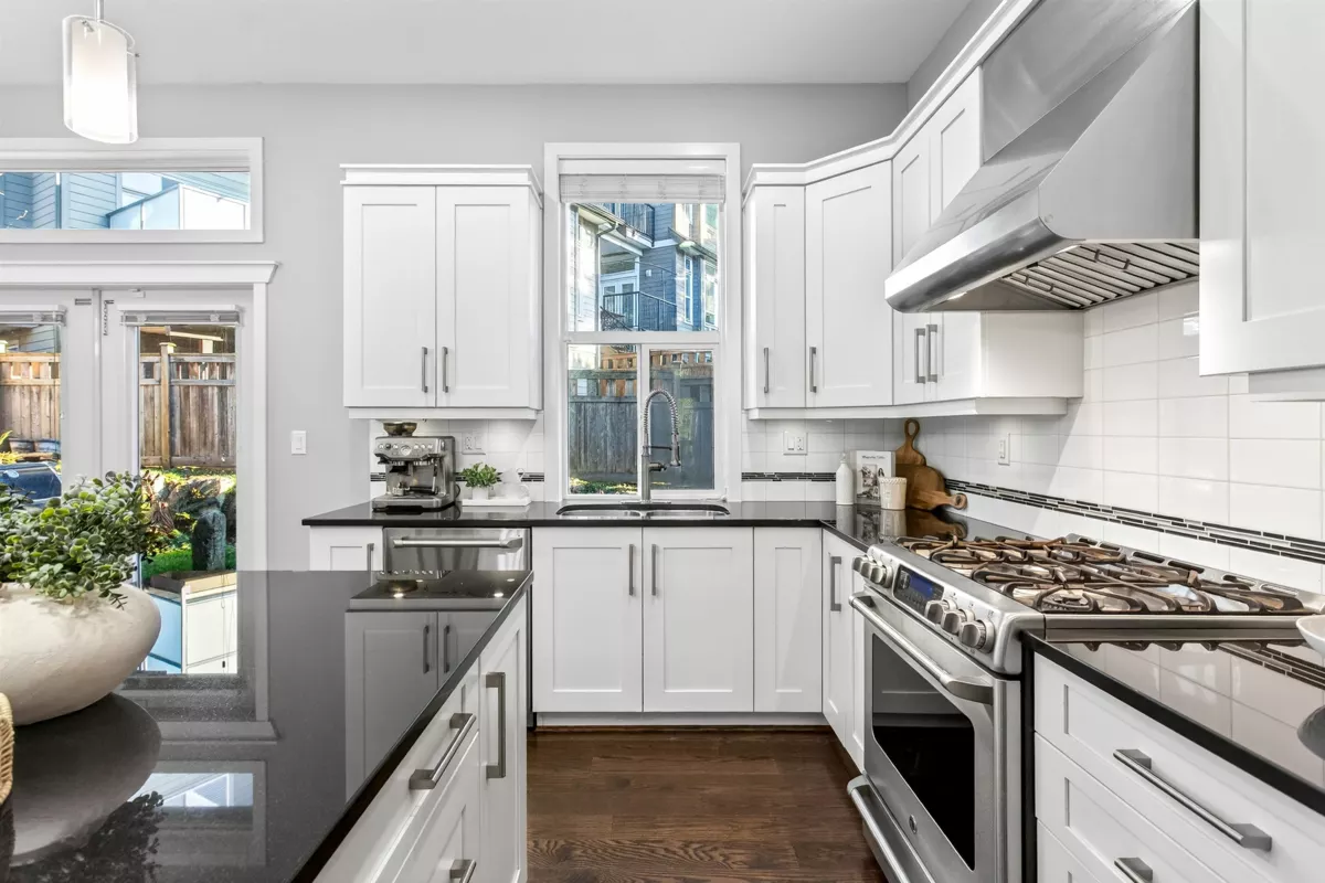 Powder Room Photo of 16088 28b Avenue, Surrey, BC