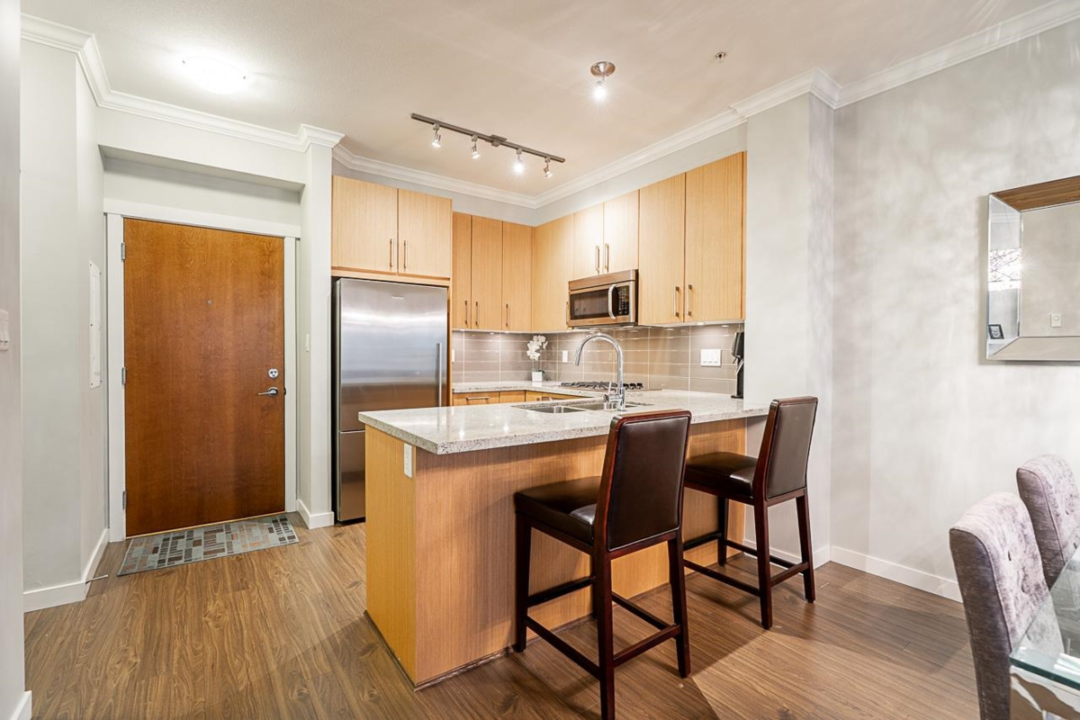 Dining Area Photo of 403 139 W 22nd Street, North Vancouver, BC