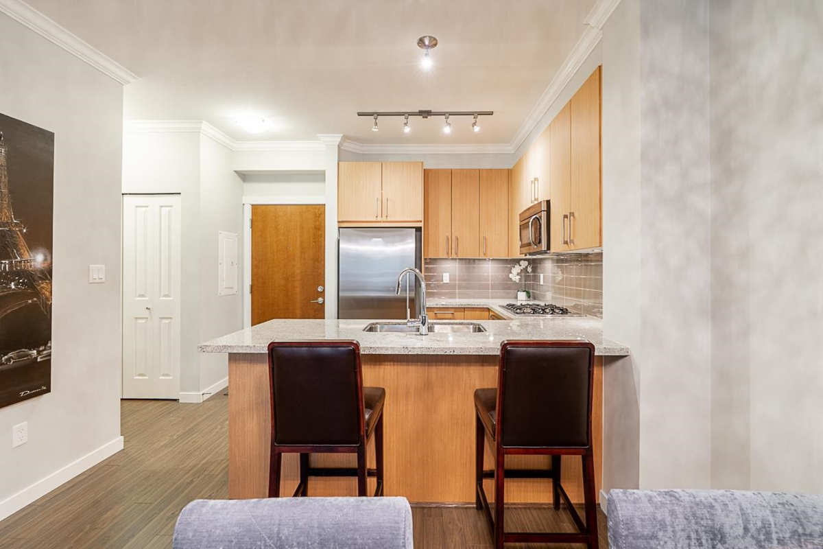 Kitchen Photo of 403 139 W 22nd Street, North Vancouver, BC