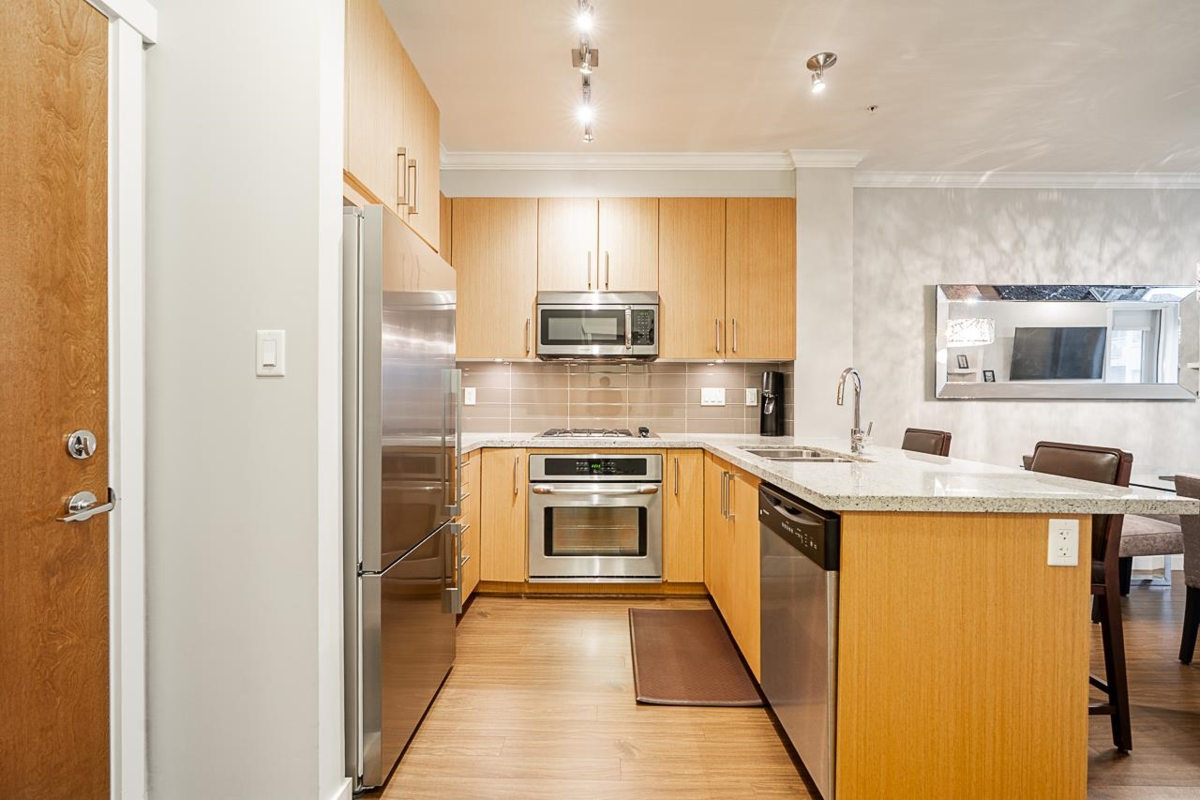 Living Room Photo of 403 139 W 22nd Street, North Vancouver, BC